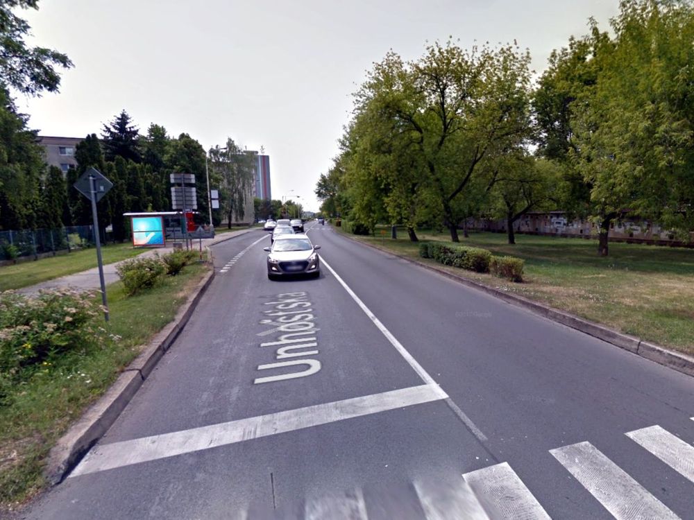 Unhošťská - směr centrum, Kladno, u křižovatky s Pražskou ul. - jeden bok obosutranně