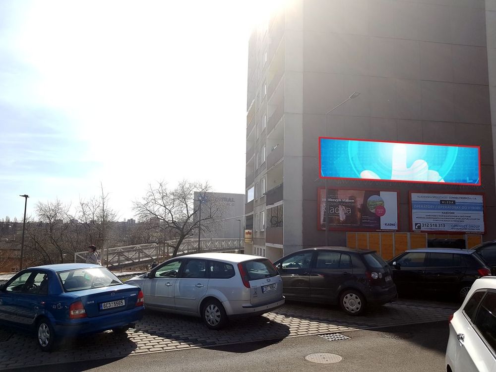 Václava Rabase - směr centrum, Kladno, u lávky do OC Central Kladno - megabanner